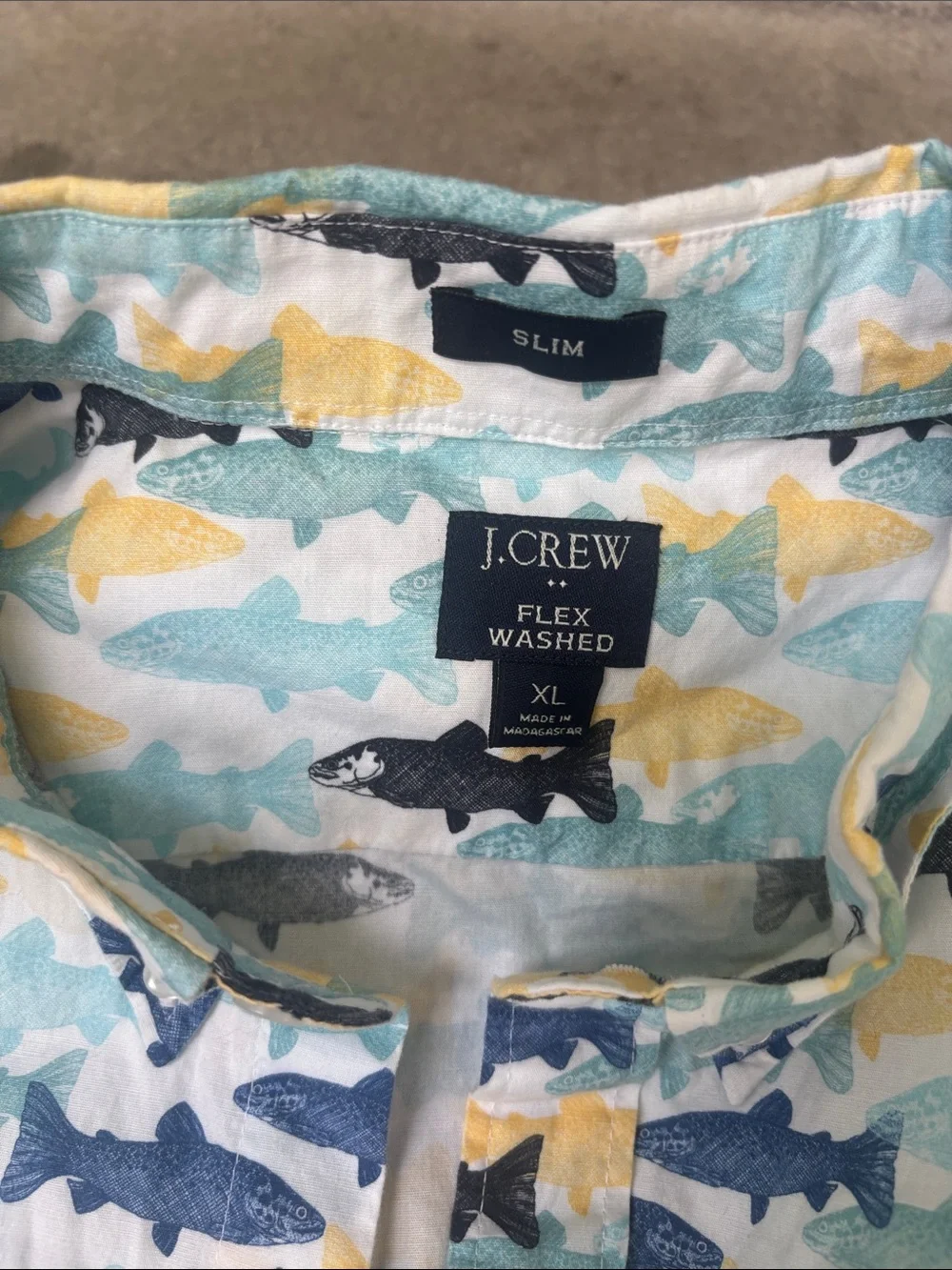 JCrew Men’s short sleeve butt down shirt. Slim fit.